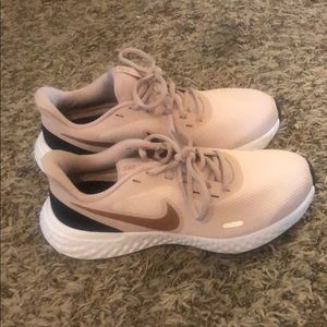 Nike revolution 5 running shoes